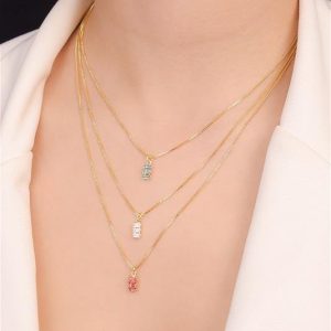 Colar Triplo com Zircônias em Tons de Azul, Cristal e Rosa - Elegância e Sofisticação em Semijoias
