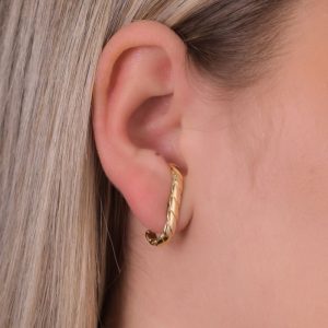 Brinco Ear Hook com Frisos Diagonais - Elegância e Modernidade em Semijoias