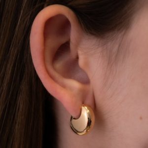 Argola Redonda Boleada Lisa em Ouro - Elegância e Sofisticação em Semijoias