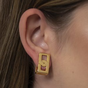 Brinco Click Retangular Vazado 21mm x 12mm - Elegância e Sofisticação em Semijoias
