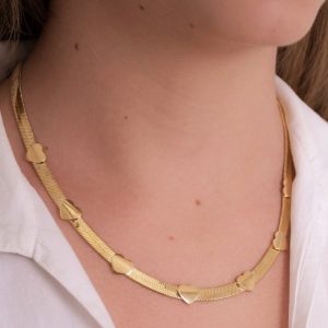 Colar de Fita com Pingentes de Coração - Semijoia Delicada e Elegante