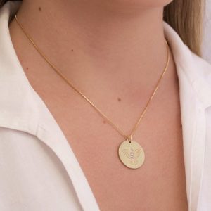 Colar do Divino Espírito Santo Cravejado com Zircônias – Joia Religiosa Elegante