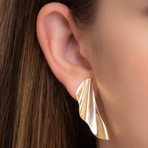 Brinco Longo Orgânico Elegante - Tendência em Semijoias 2023