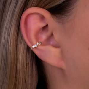 Piercing Fake de Bolinhas com Zircônias: Elegância e Estilo em Semijoias