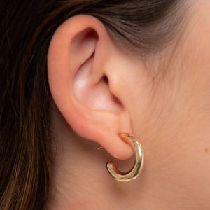 Argola de Tubo Boleada Tamanho P - Semijoia Elegante e Moderna