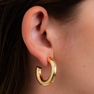 Argola Tubular Média Lisa 3,0 cm: Semijoia Elegante e Versátil para Todas as Ocasiões